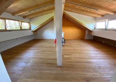 Dachgeschoss mit neu verlegtem Holzboden