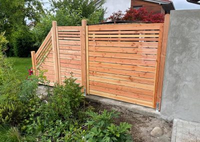 Moderner Sichtschutzzaun aus Holz
