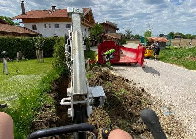 Grabenarbeiten neben Grundstücksgrenze