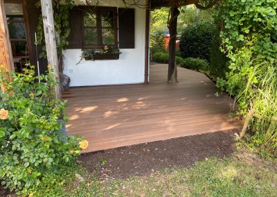 Terrasse mit neuem Holzbelag
