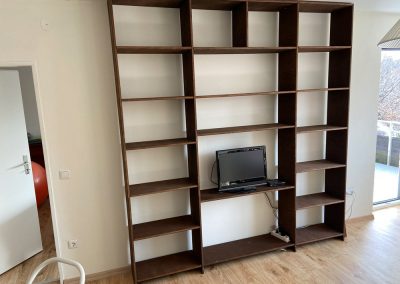 Maßgefertigtes Regal aus Holz