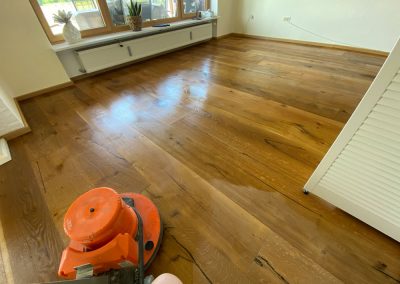 Parkett abschleifen und versiegeln