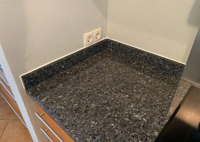 Granit-Arbeitsplatte in der Küche
