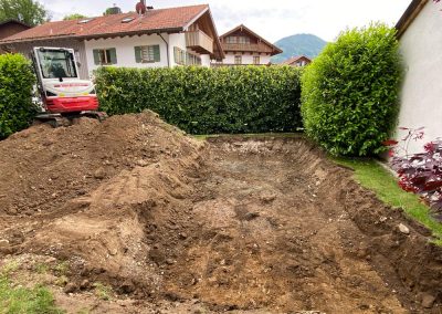 Aushub für Poolbau vorbereitet